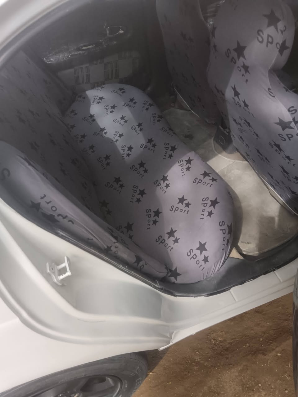 دايو الكنزه للبيع موديل 2001 رقم بابل انكليزي سنويه 2030 مصبوغه عام جماليه مكفوله من الضربه ولكص ولكلبه كير عادي محرك مسكر كير مكينه مكفولات تخم تاير جديد صدر أمامي خلفي جديد غرفه جديده كهربائيات كله شغاله تبريد منضومه جديده بس غاز شرط تحويل السعر 35 وبيه مجال مكان بابل لاتصال ***********
