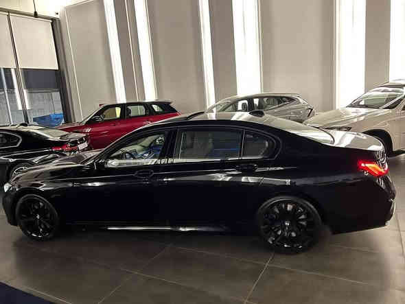 ارخص سعر بالوطن العربي وسيارة شرط الفحص 
37800 وبيها مجال وماكو بهيج موصفات ابدا 
BMW 750 XDrive – موديل 2021

‎السلام عليكم إخوان،
‎للبيع سيارة  individual BMW 750 XDrive ، محرك V8
‎المواصفات:
‎فول مواصفات 1/1
اربع تايرات يفترون يعني تايرات الورة تفتر ويا لوفة الاستيرن
‎رادار امامي وجانبي وخلفي  لمسافة الطريق
‎داخلية لون ابيض كريمي 
‎كوشنات ديزاينو
جميع الكراسي مساج هيتر وتبريد وخزن وضعيات 
‎خمس كاميرات
مع نضام ركن الية وقيادة ذاتية 
‎نظام داتا شو

‎حساسات 360 درجة ،
‎بصمة إلكترونية
‎لايتات زينون متحركة مع ستيرن
‎مرايات رادار
‎ويل حجم 20 إنج بلادي
‎بانوراما
سقف زولز نجوم 
‎تحكم ستيرن فوليوم
‎دوسة ليد بلادي
‎نظام Auto Stop
‎إنارة داخلية 10 ألوان LED
‎نظام تعليق هيدروليك (الجگات تصعد وتنزل)
يعني بيها بعد هواي هواي موصفات ناسي اذكرهن 

‎الحالة:

‎السيارة حادثها كلش بسيط موجودة كلها بالصور 
‎القير والمحرك والكهرباء حدادي، شرط فحص وسونار

‎ماشية 28.000 الف فقط

‎الموقع: بغداد او اربيل 
‎للتواصل:
‎فايبر أو واتساب: ***********
