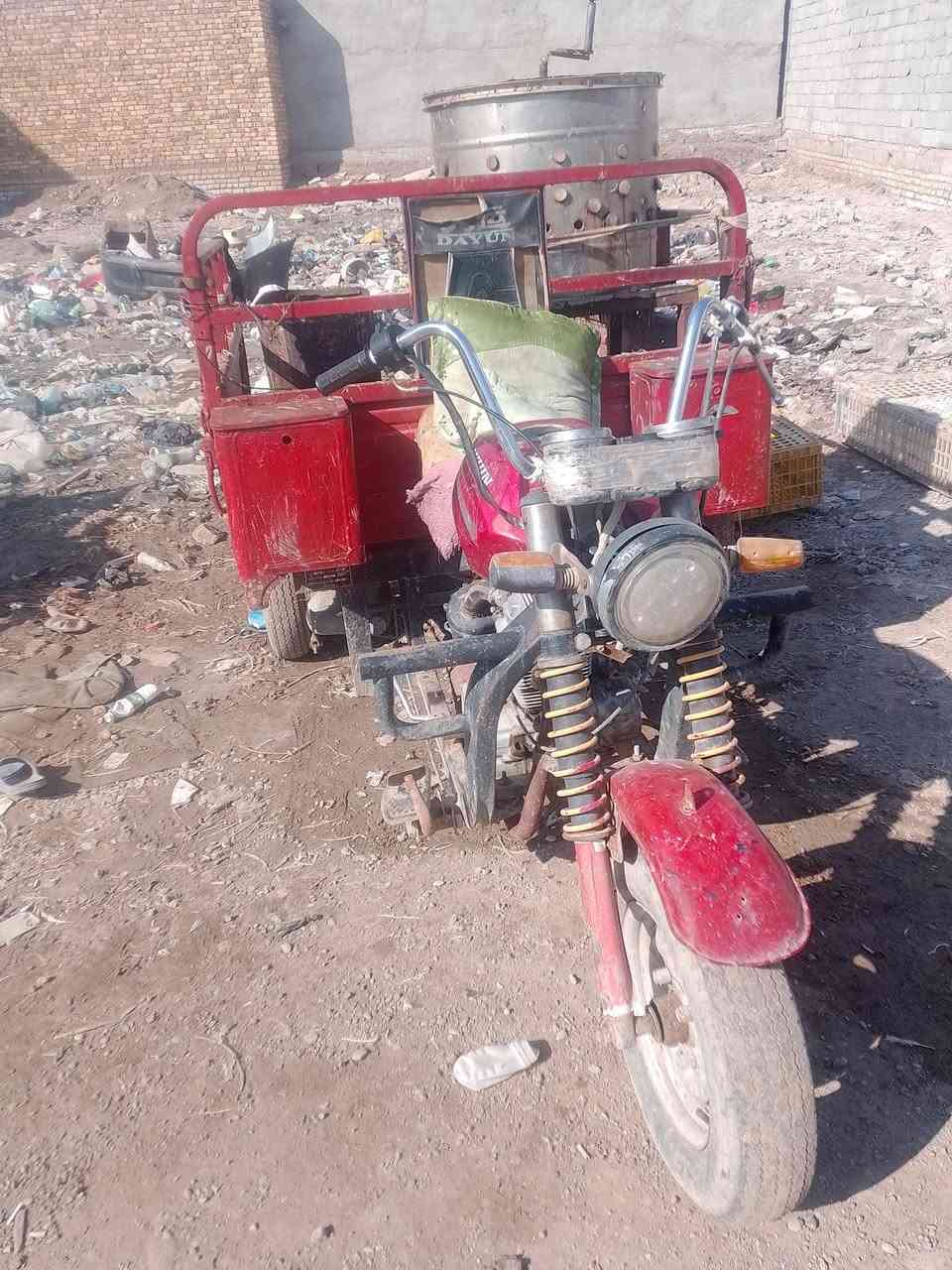 السلام عليكم ستوته للبيع موديل 15 ستوته نظيفه حلوه بغداديه عنوان وسط حي الحكيم السعر 950 وبيها مجال استفسر الرقم ***********
