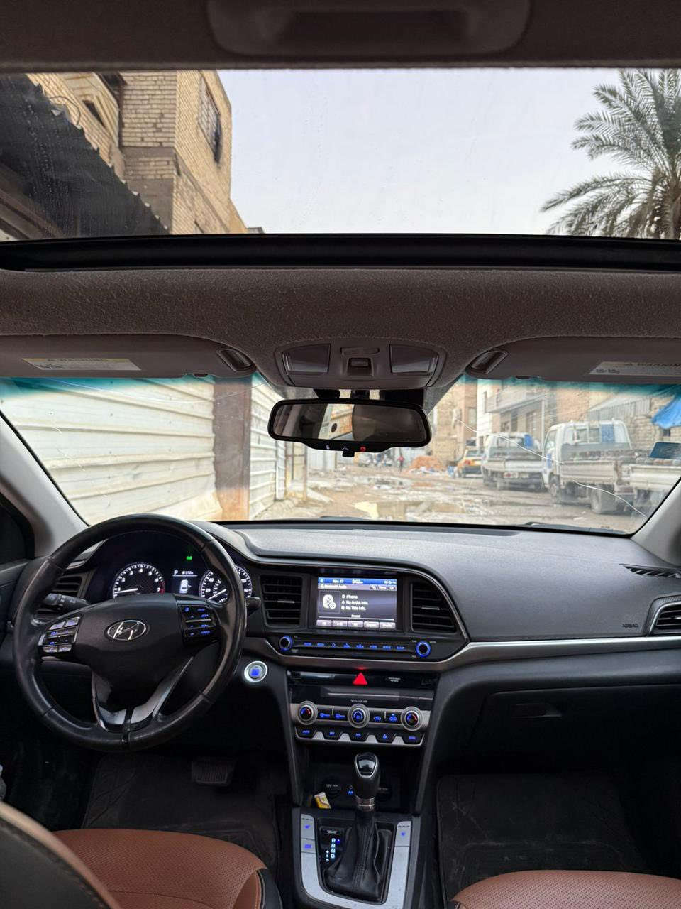 سلام عليكم النترا 2019سياره ماشيه 111 باسمي تحويل مباشر بدون دواخل بدون ايرباك رقم وسنويه وهزه كله جديد فقط نقل ملكيه وحول صور الحادث والسونار كدامك كلشي موضح محرك 2000دوش سياره جاهزه سعرها 140عنوان بغداد المشتل 
حجي وسام***********
