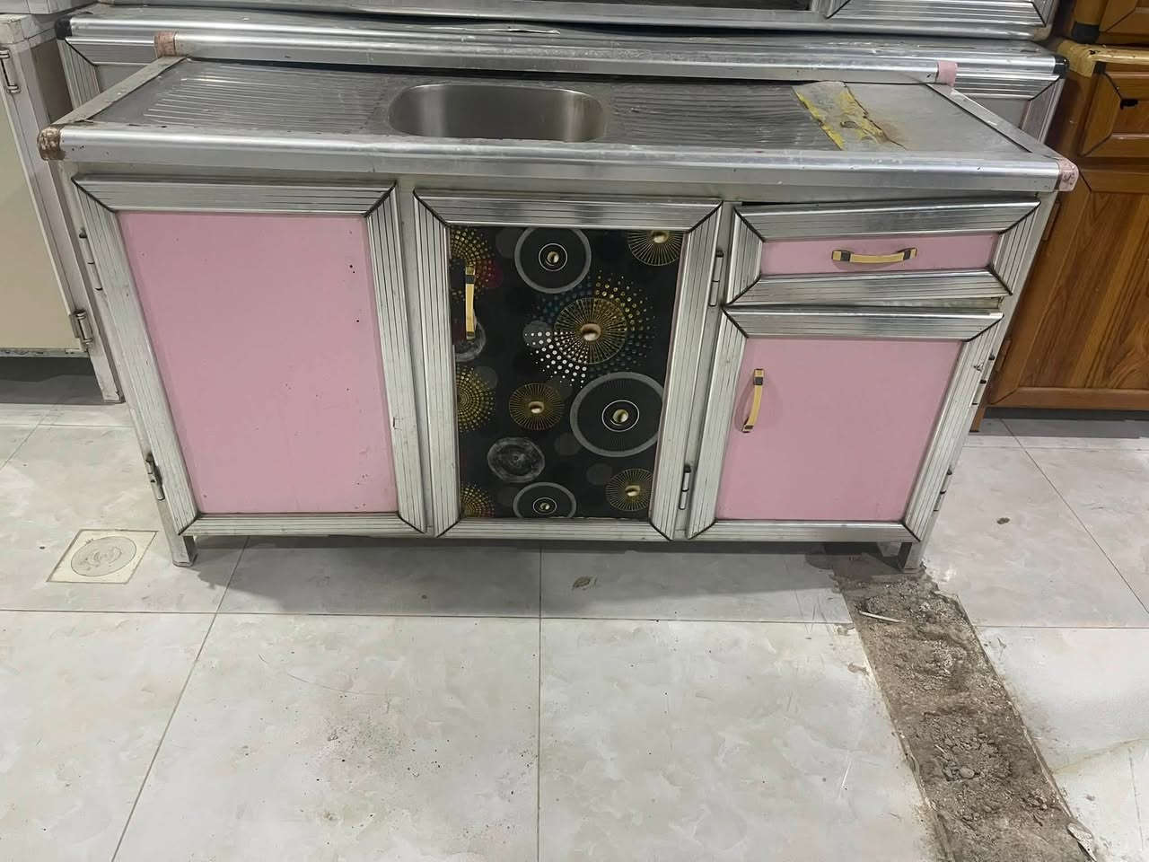 كاونترات سعودي ثلاث قطع كامل ب250 الف الواحد
***********
