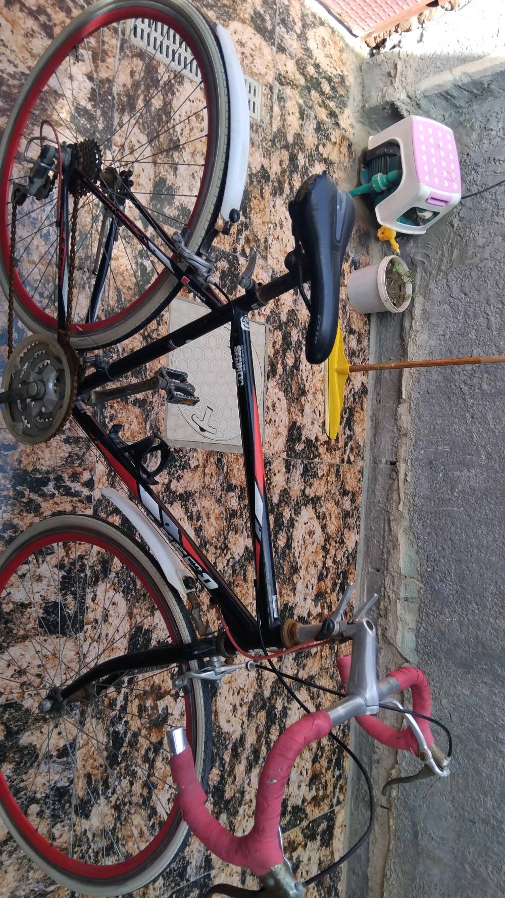 بايسكل C700سعره 90الف
شنو المقاس أو الموديل بالضبط إذا تعرفه، وهل هو C700 أصلي لو نوع مشابه؟: 
28حجم اصلي
وين موقعك بالضبط حتى المشتري يعرف منين يجي يشوفه؟: 
بغداد شهداء العبيدي 