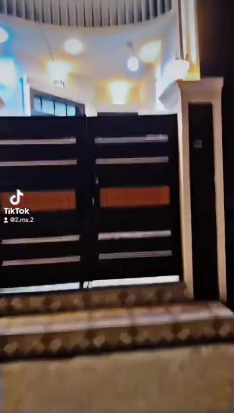 دار للبيع
قرب سوق بعقوبة مقابيل معمل ثلج الديري 
طابو  صرف سند 25
***********
