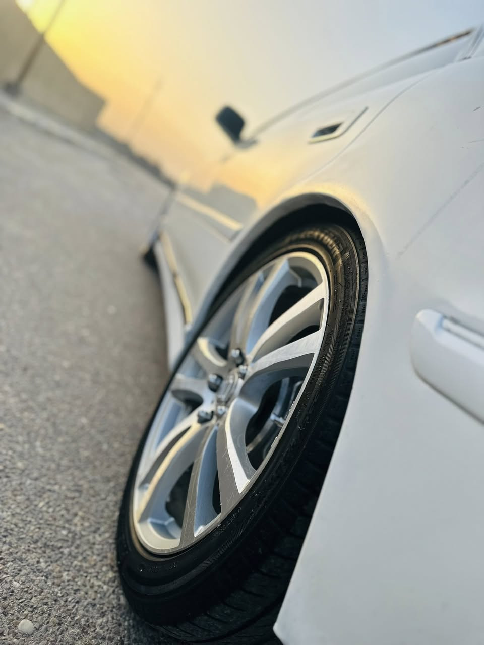 مارك 2
موديل 2000
رقم بصرة بسمي أليف مشروع وطني
دشبول ايسر بلاد
غرفة جديدة
محرك وان جي 
السيارة كاملة من كلشي بدون اي نقص 
لايتات زنون عالي وناصي وبروجكتر 
شاشة 10 انج وكامرة خلفية
سستم صوت جنون 
تخم ويل كب وتايرات جديدة
تبريد ثلج وحدادية جديدة 
السعر 78 وبيها مجال 
البصرة ابو الخصيب 
***********
