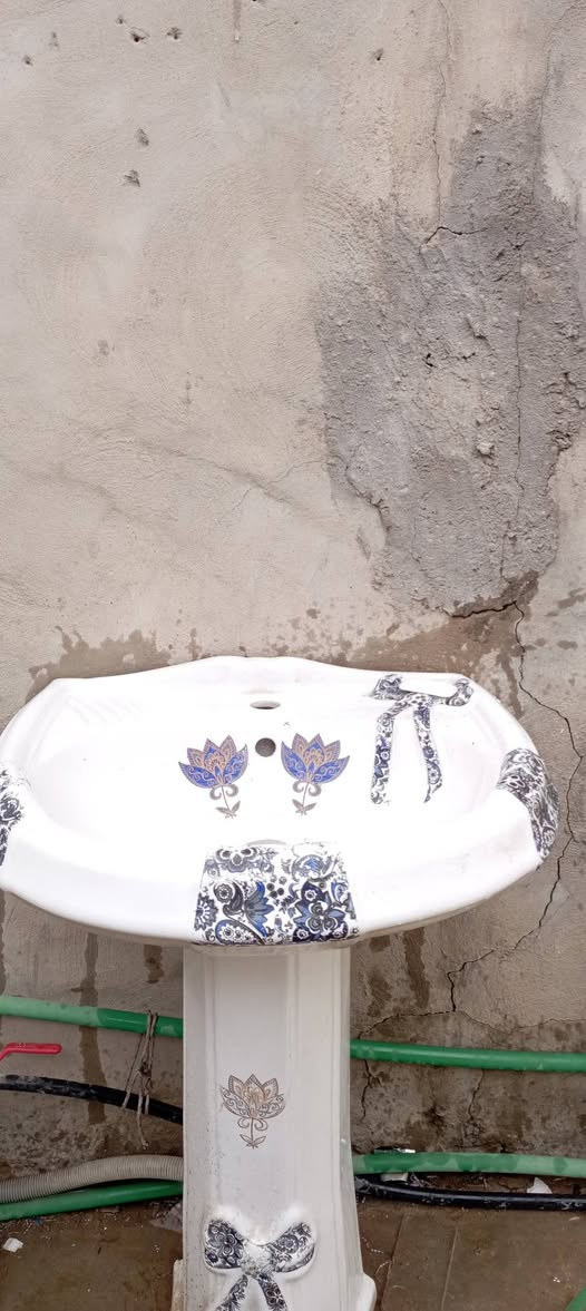 سلام عليكم مغسله سعر 20 الف 
كاروك سعر 35من عمر سنه الحد عمر 6سنوات يحمل كاروك 
صوبه كهرباء عدد ثنين سعرهن 25 
ساحق كهرباء الذبان البك بيه نقص بس شمع سعر شمع 3الاف عندي عدد ثنين سعرهن 20جديد تنباع 25مكان حي عامل سوك اخير قديم ***********الي يحب يأخذ كلهن حسبهن اله 80
