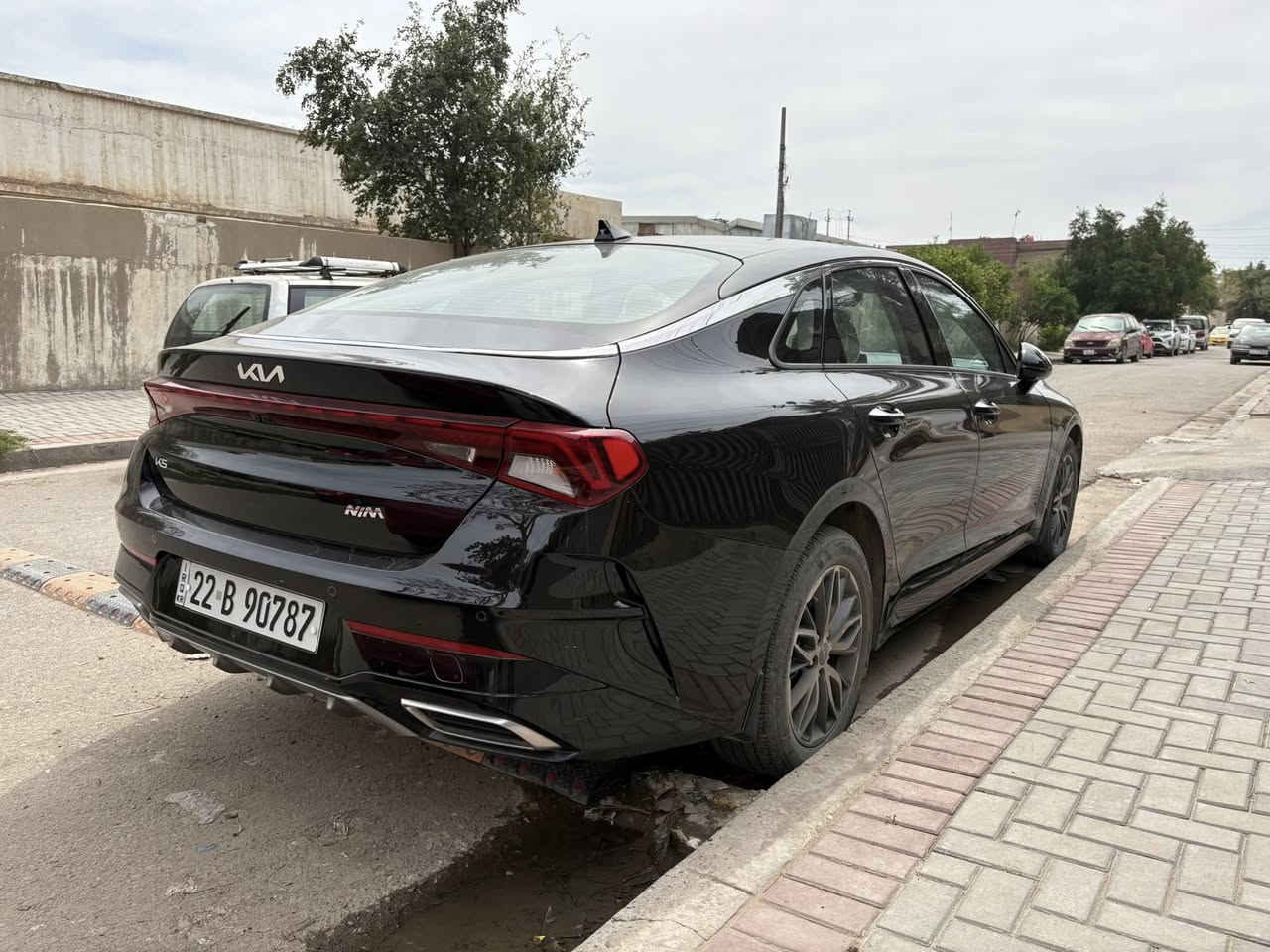 السلام عليكم 
KIA K5 V VIP خليجي للبيع
السيارة اعلى مواصفات بالخليجي موديل 2023 ماشية 31,000 كيلو متر مكينة 2500 السيارة مكفولة كفالة عامة من كل شيء وعليها تغليف حماية PPF وداتا شو وعداد ديجيتال وكامرات 360 درجة وكشنات تدفئة تبريد وباقي المواصفات معروفة مكان السيارة بغداد 
مطلوب بيها 22,000 وقابل للتفاوض 
رقم الهاتف للاستفسار: ***********
