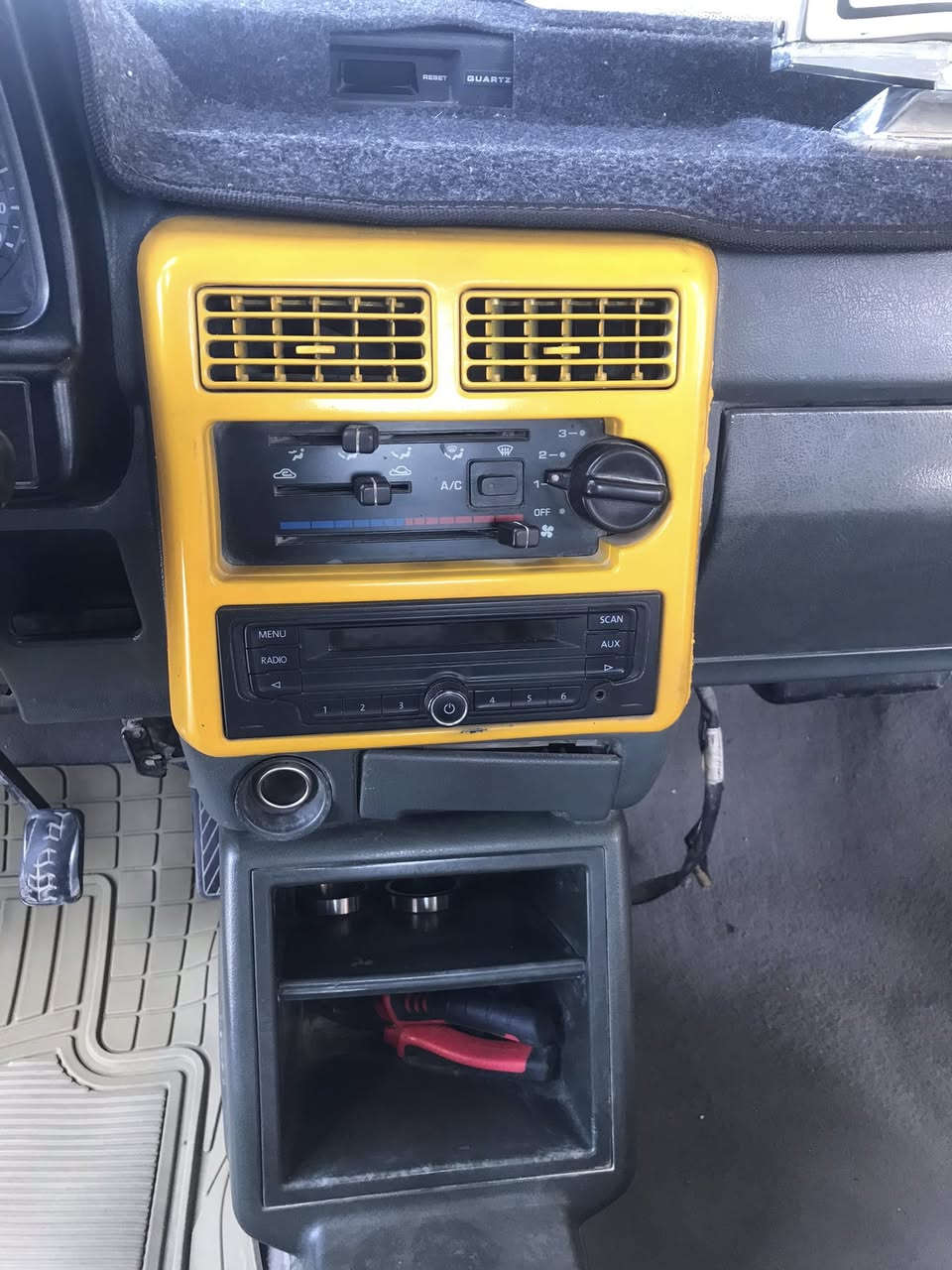 سلام عليكم سياره للبيع سايبه موديل 2009 سعر 16 ورقه وبيه مجال يريد يتواصل وياي خاص او يتصل علي علي هذا رقم ***********
