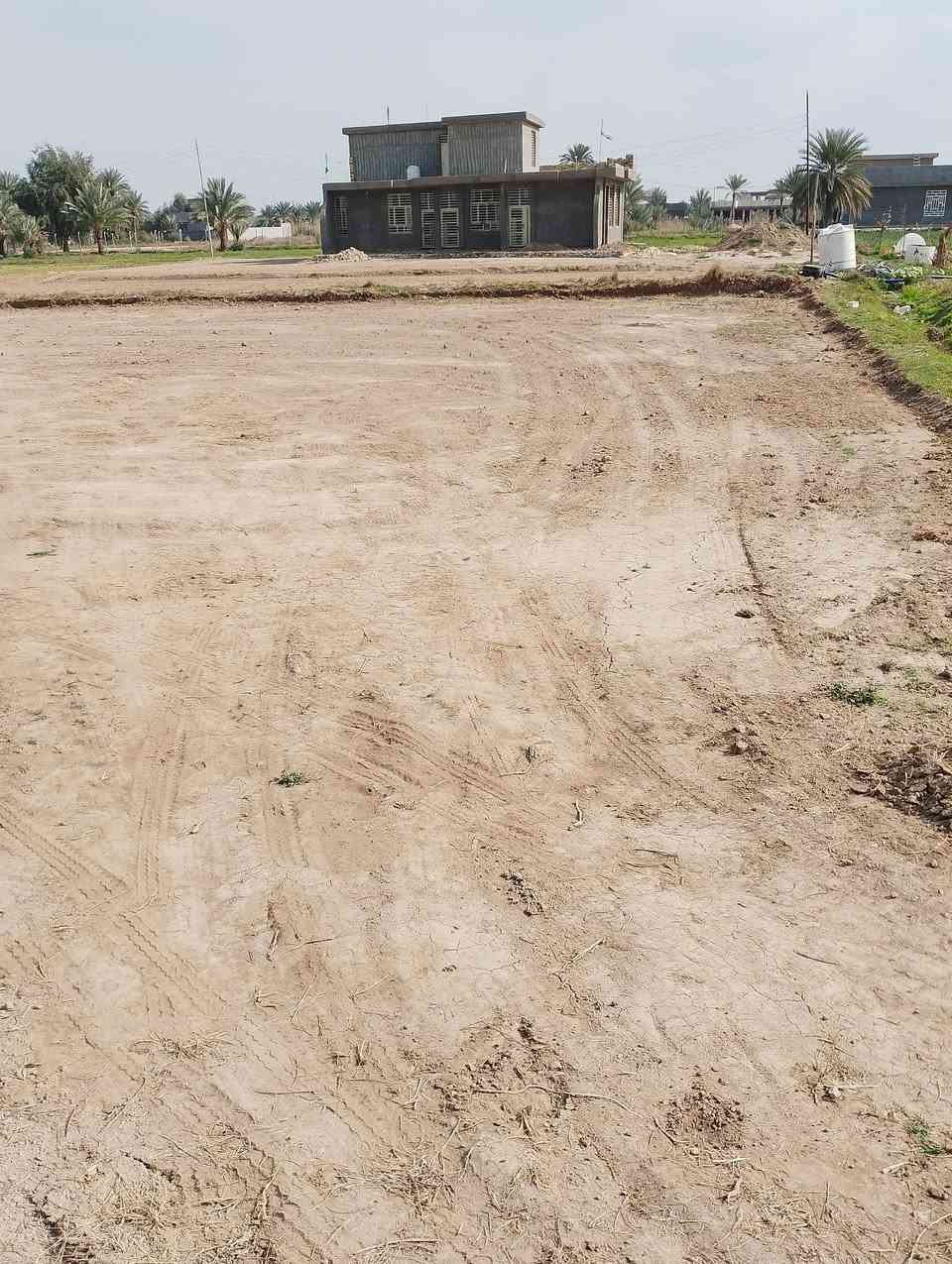 السلام عليكم يتوفر للبيع دونم ارض طابو صرف تحويل ثاني يوم متوفره جميع الخدمات ماء سقي وكهرباء موقعة منطقة الكص قريب جدا على مدرسة سبا الابتدائيه 
يصلح مزرعه ترفيهيه وكذلك للبناء 
***********

