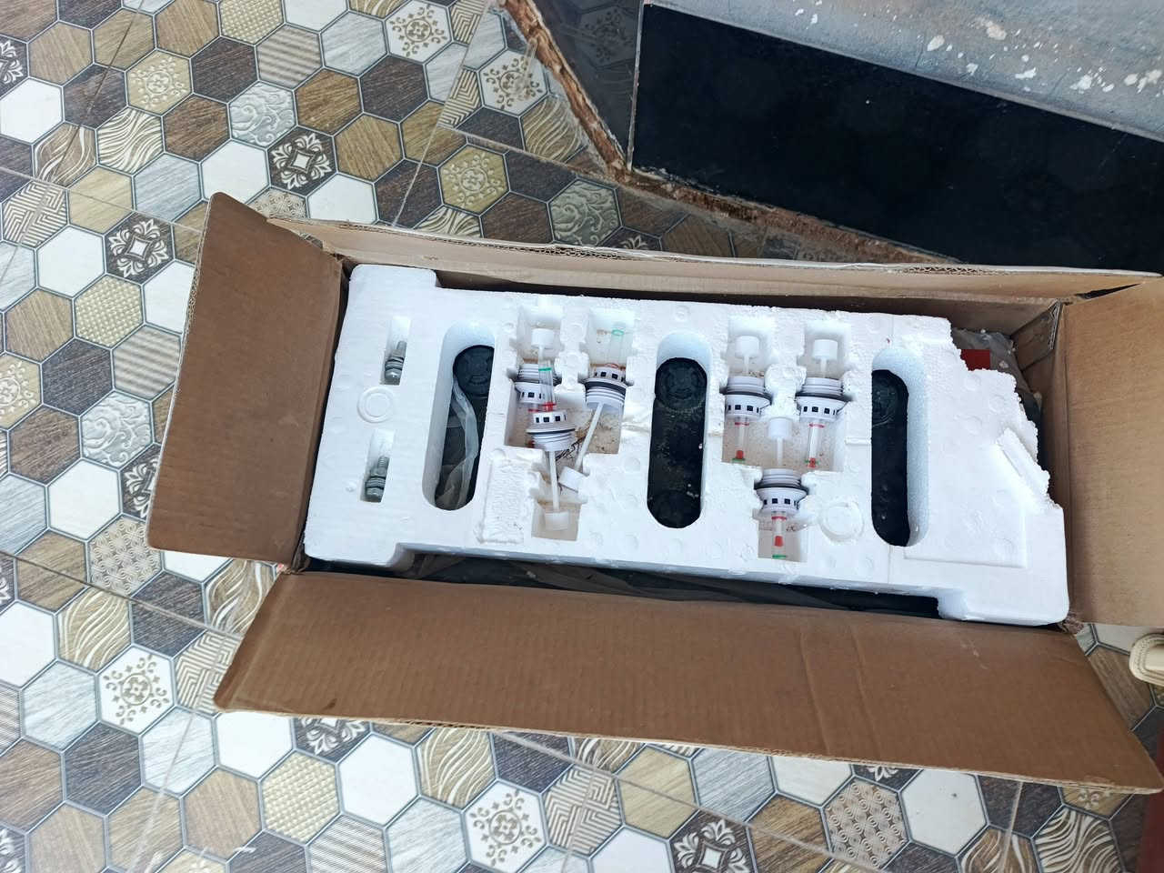 بطاريه حجم كبير تستعمل الطاقه الشمسيه و البرامج ***********رقم الهاتف
