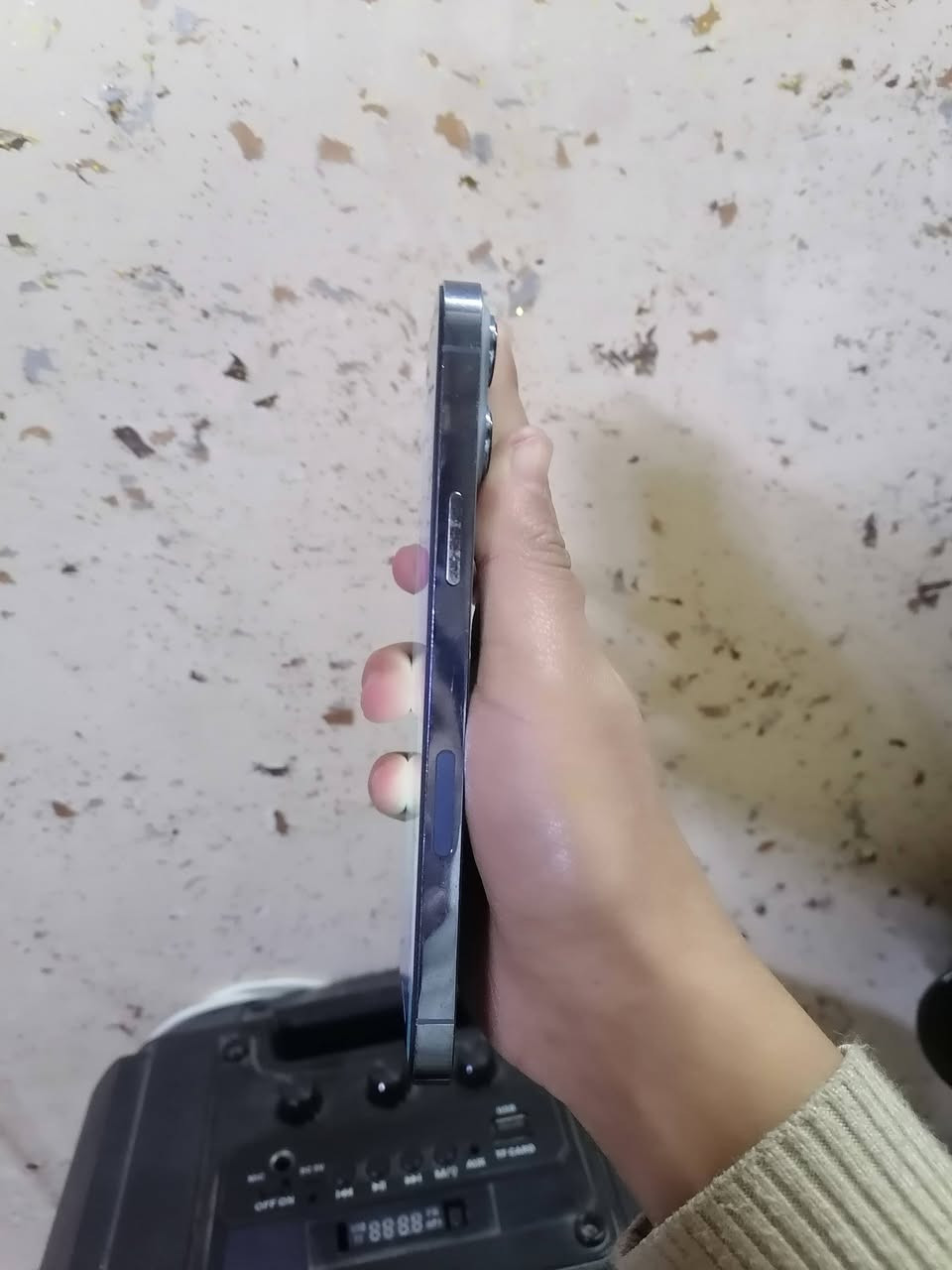 السلام عليكم ايفون 13 برو ماكس ذاكره 128 بطاريه 99 لون المميز بحري فيس عادي شغال سعر 600بي مجال ***********
