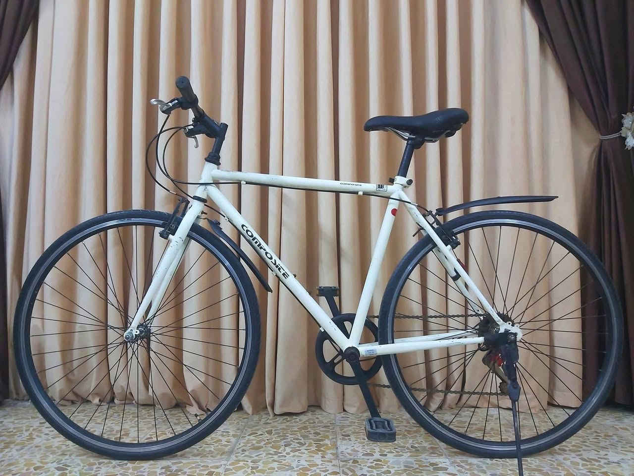 دراجة نوع 700c ماركة COMPOSIFE ياباني وضع رمبة نظافة 95/% اخت الجديد 

السعر 100الف وبي مجال 

((العنوان/بغداد/البلديات)) رقم الهاتف ***********
