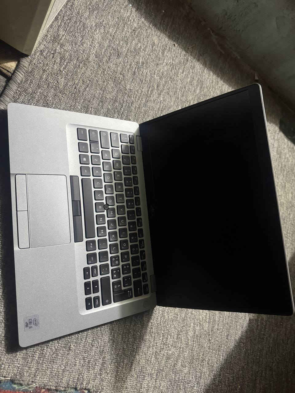 لابتوب Dell رصاصي فخم للمراوس بتجميعه بسيطه او البيع بيه مجال قليل
معالج i5 الجيل العاشر
16G RAM DDR4
كرت شاشة مدمج 8Gb share
تخزينm. 2 256

الشاشة بانل ips ودقتها 1920×1080 و60HZ
وبطارية جديدة نظيفة 
ملحقات إضافية شاحنه وماوس وحقيبة
النظام انزلك عليه الي تختاره 
توصيل موجود


**إذا كنت صاحب هذا الإعلان وتريد حذفه لأي سبب، رجاءا أرسل رسالة إلى الدعم الفني**