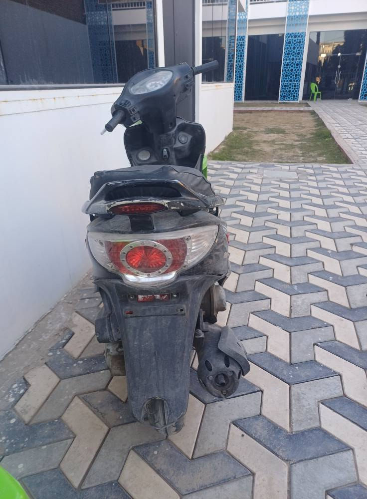 سلام عليكم شباب عندي ها الدراجه كامكو 140
سرعتها و محتاج اريد ابيعها دراجه حلوه ونظيفة 💫*********** هاذه رقمي تواصل عل واتساب و السعر ب250 وبيها مجال شي قليل
