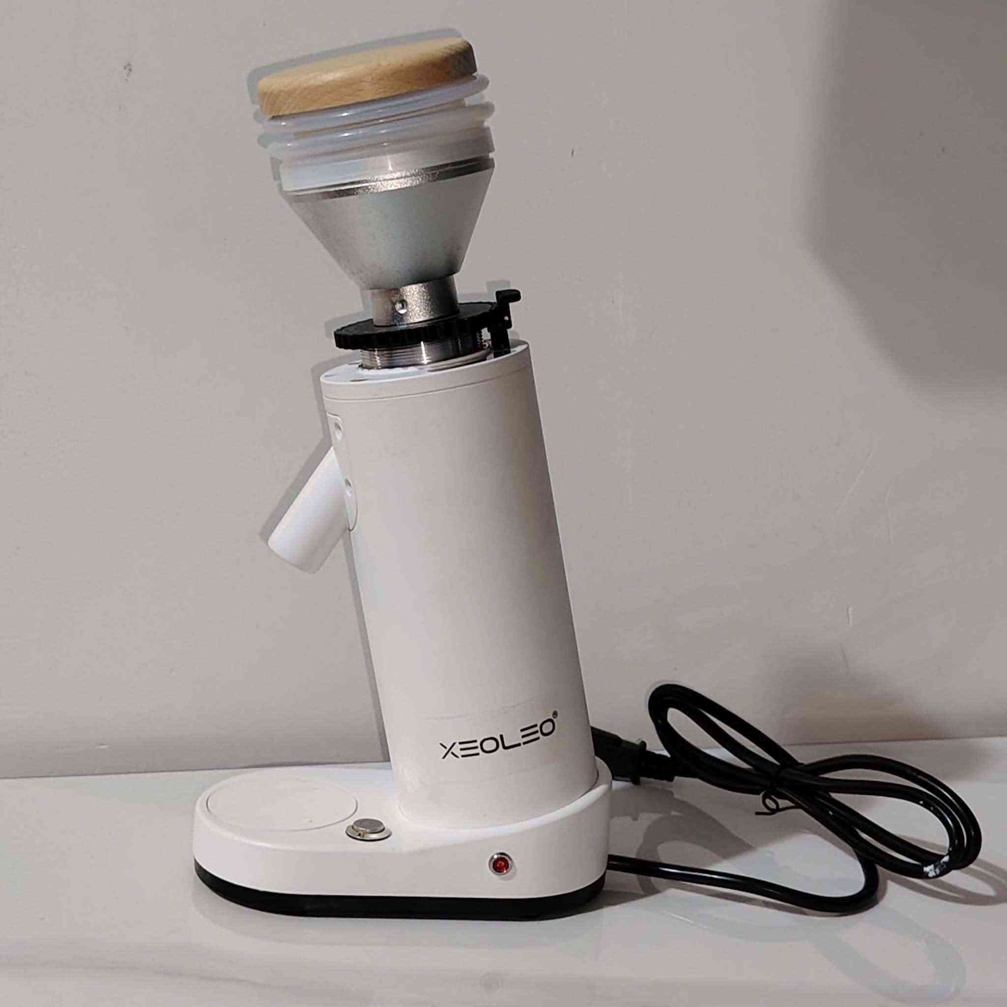 طاحونة XEOLEO SD40
او turin Sd40  
تحت اسماء تجاريه مختلفه

ترس مخروطي حجم 40 (تيتانيوم مو عادي )
تناسق طحن ممتاز 
مثالية للاسبريسو 
ثقيلة معدن بلكامل 

ملحقاتها :
magnetic dosing cup
فرشة تنضيف 

المكينه 110 فولت 
مع محولة بقدرة 1000واط 
يعني تيار قوي وامن 
المكينه مستخدمه لغرض التجربه 

السعر المطلوب للمكينه والمحوله 
200الف


**إذا كنت صاحب هذا الإعلان وتريد حذفه لأي سبب، رجاءا أرسل رسالة إلى الدعم الفني**