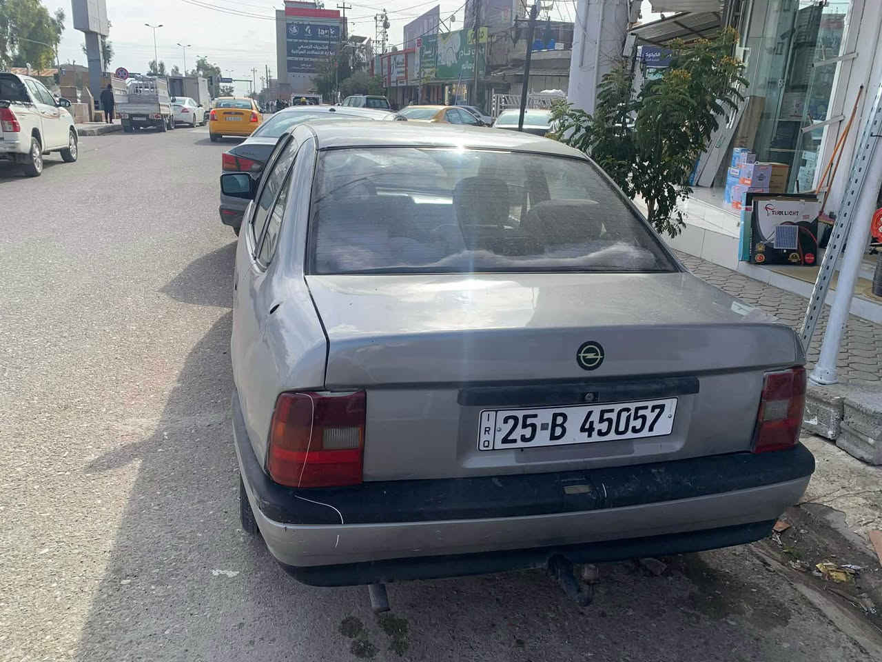 موديل 1992. سنوي جديد 2027  مكينه 20. بشرط فحص سعر ٣٥ وبيها مجال قليل الرقم*********** كركوك, العراق
