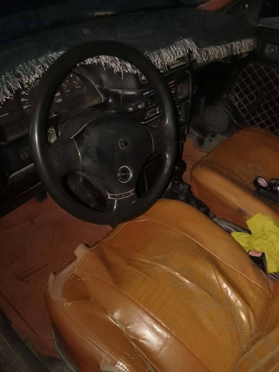 اوبل لبيع  موديل 1994
مكيتنه الفين تخم تاير جديد صدر امامي خلفي مضبوط 
سياره كل عيب مابيها 
صبغ بلادي 
سعر سياره 25 وبيها مجال 
مكان سياره دياله بعقوب 
رقم ***********
