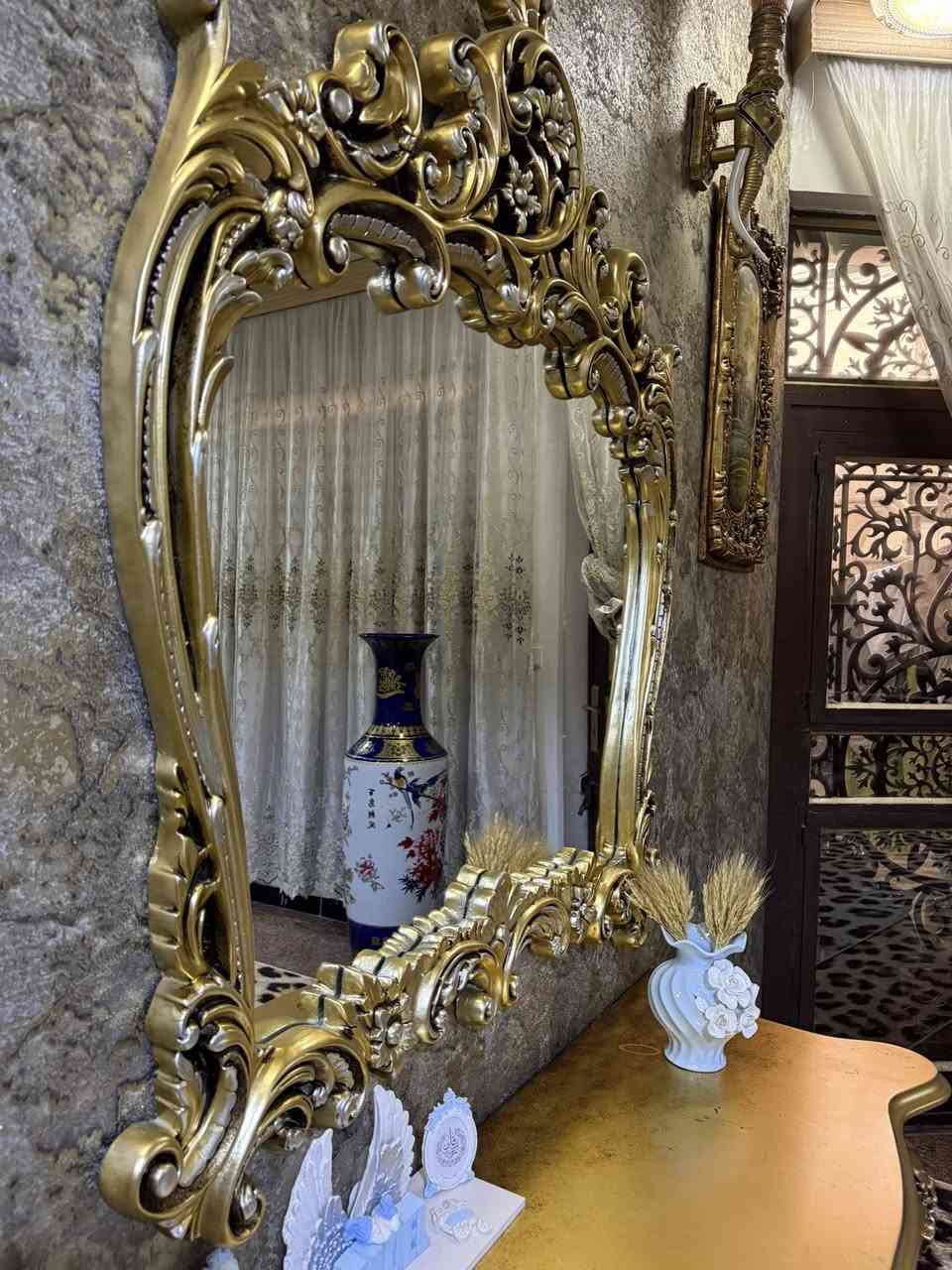 مدخل زان اصلي نضيف واخو لجديد
ميز لشاشه نفس النضافه واي ضرر مابي 
مجمده نضيفه وكبيره
ثلاجه نضيفه وكبيره
الغراض اي ضرر مابيهن ونضيفات مكاني السيديه 
***********
