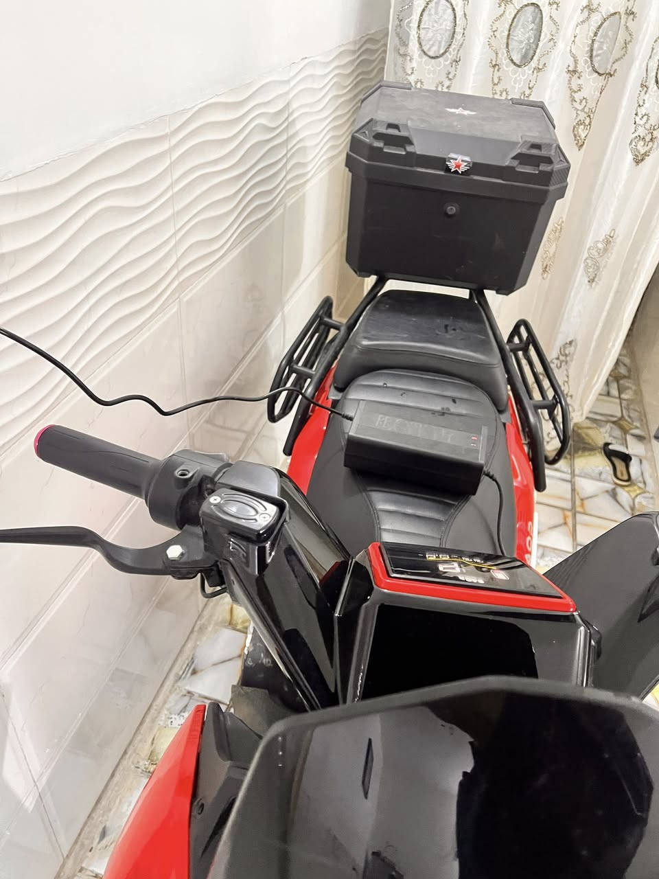 دراجه تانك الصقر 2026ثمانيه بطاريات مستخدمه ثلاث اشهر الشحنه الوحده تمشيك ٧٠ كيلو مكاني الشعب ***********
