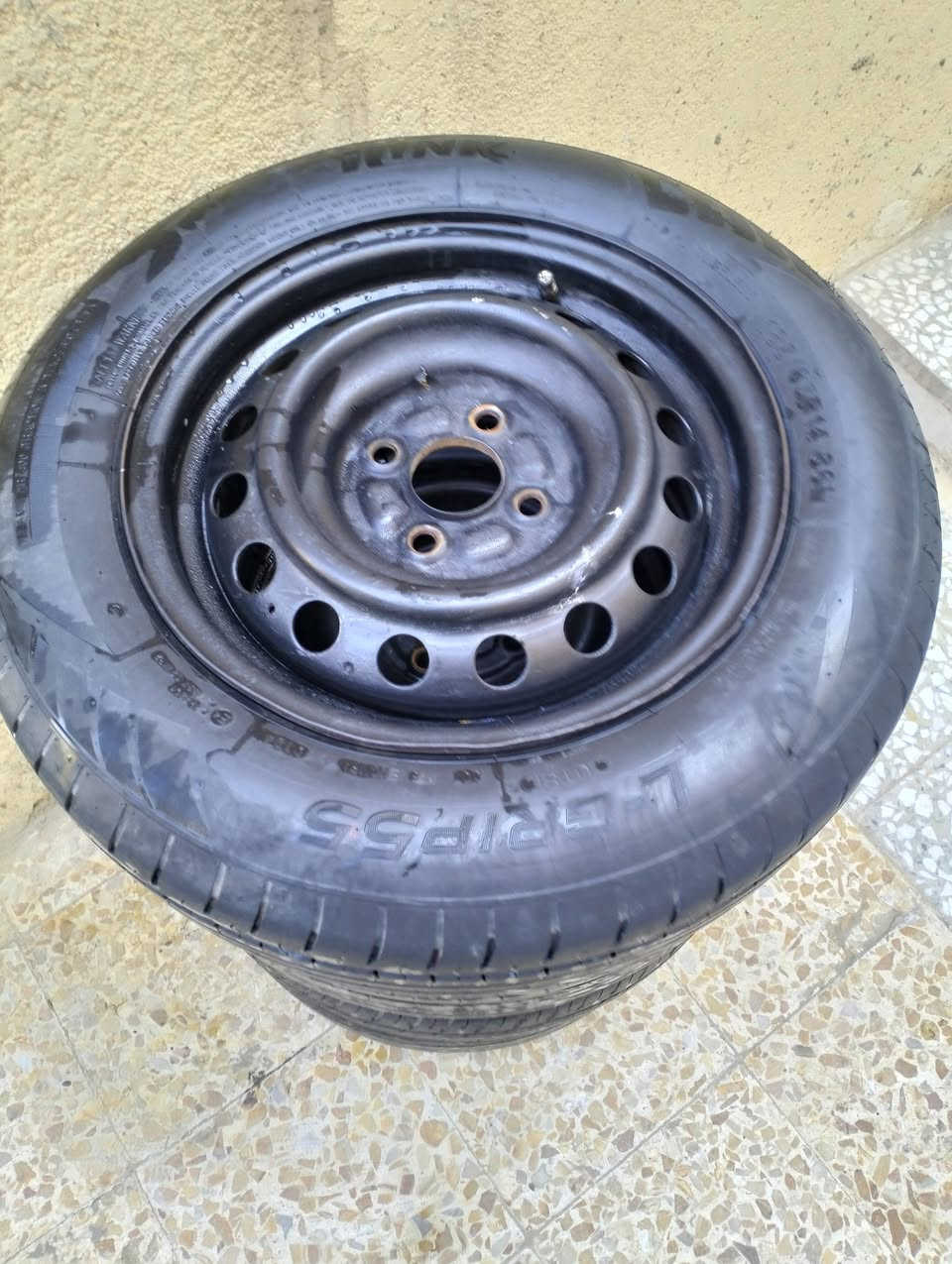 تايرات وياله للبيع حجم 14 شرط لا عواج ولا كسر طخم سعر 125 استفسار ***********
***********
