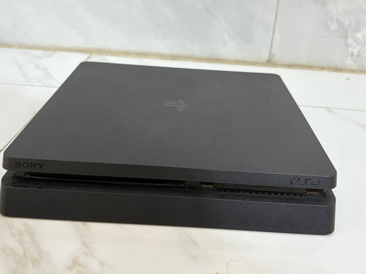 بلي 4 سلم اونلاين ذاكره 500 كامل ملحقات لا مفتوح ولا مصلح مستعمل قليل ويا جويستك اضافي ويه الگفرات ملاتهن ويا ups  850VA  السعر 300 الف و بي مجال بسيط
مكاني بابل 

 واتساب  ***********
