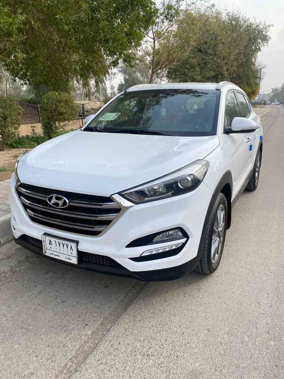 السلام عليكم 
للبيع توسان ٢٠١٨ خليجي مكفوله من صبغ السونار موجود ماشيه 78 السياره جديده 
مواصفات 
دبل لد 
شباك ستيل 
يدات ستيل 
سايد بريك بالقدم 
انضمه قياده 
كامره خلفيه دواره 
شاشه 
قطعتين تبريد 
تحكم ستيرن فول 
مري شفط 
خمسه ويل كب 
حساس خلفي 
حداديه امامي خلفي جديد
تخم تاير جديد 
مكاني- ديالى- بعقوبة 
السعر  182 وبيه مجال للطيبين 
الاستفسار ٠٧٧٢ ١٧١ ٢٣٩٥
