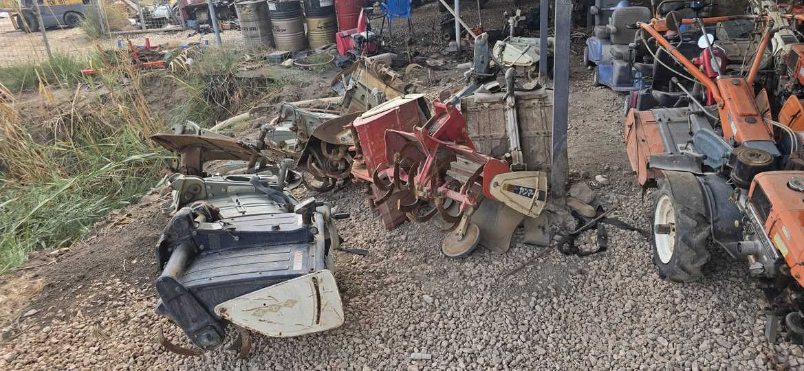 مكائن خاصه للبساتين يدويه داخله حاويه ياباني موجوده في بابل الهاشميه هاتف*********** ٨   الكل محرك كاز تبريد راديتر ماء
