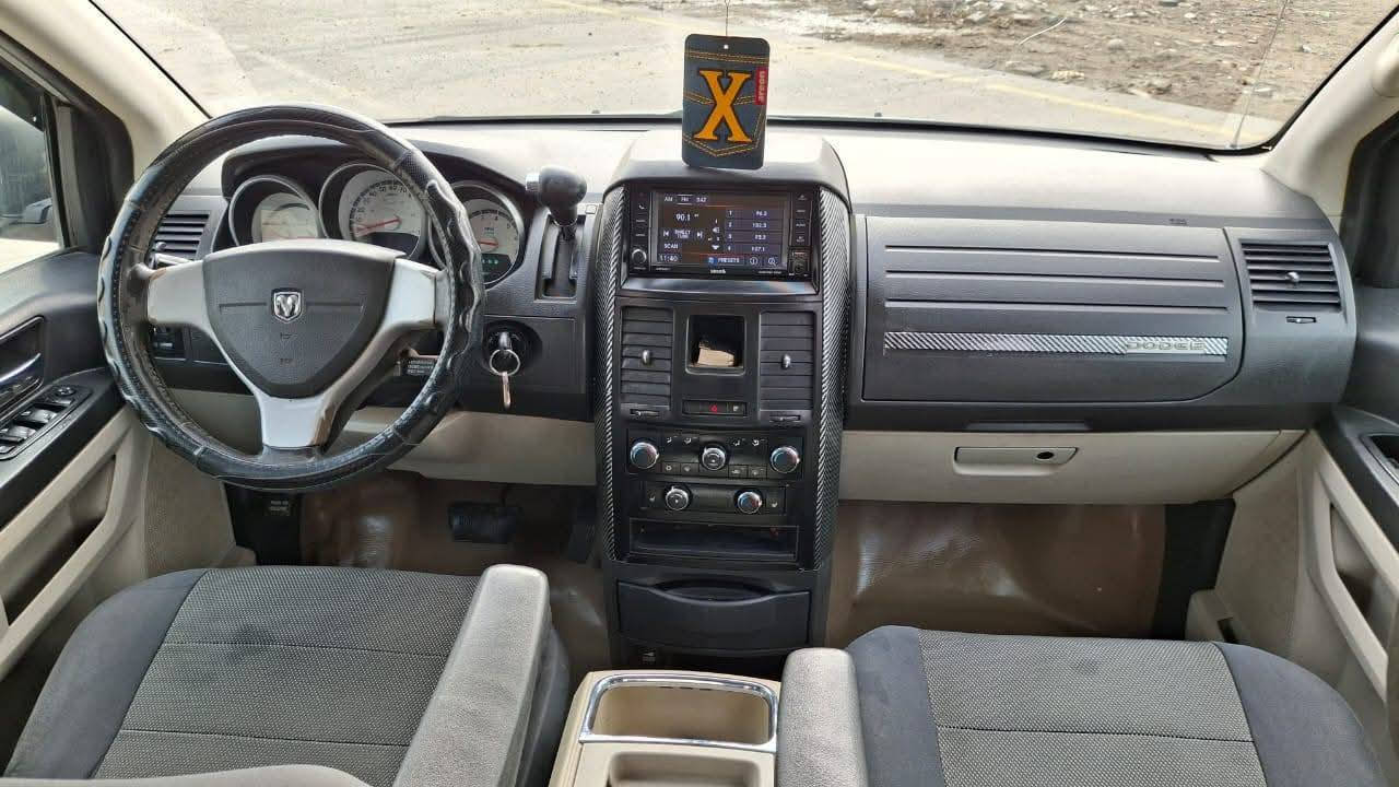 من رخصت مدير الكروب المحترم السلام عليكم دوج كرفان  ٢٠٠٩  وارد أمريكي السياره رقم بغداد انكليزي ماشيه   118 الف فول مواصفات ابواب كهرباء بريك كهرباء كراسي كهرباء سته جام كهرباء سبعه راكب ثلاث قطع تبريد فرس بالسقف فرس ارضي ويل مال  ٢٠  شاشه اصليه قلاب مع كامره السياره بيهه صبغ ٥ قطع جراد فقط بدون حادث بدون تبديل  كير مكينه مكفولات صدر أمامي وخلفي نضيف تخم تاير تبريد شغال السعر   (  ١١٣  ) بيهه مجال الاتصال    *********** مكان بغداد
