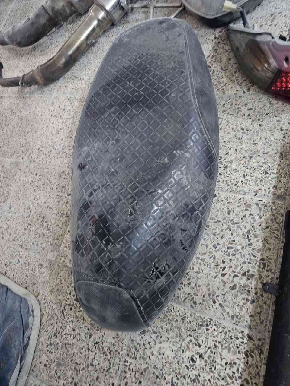 سلام عليكم للي على باب الله غراض سكنس فحل ابيع شلع سعر 150  الغراض عددهن 16 اذا تبيع الوحده على 10 هم ربحان 10 واذا انته على باب الله تدلل عليه بعد عندي كم غرض هم احطهن وياهن وتدلل عليه متواجد ماسنجر وعل رقم ***********
1شوته بلادي  
2 صالنصات ثنين رياضي 
3 فج بلادي 
4 فاكيوم
5 ويل خلفي بلادي
6 فلنجه بلادي 
7 ماصده بلادي كامله
8 كشن بلادي شكل بقلاوه 
9 دبل امامي بلادي ممفتوح بس يحتاج تجفيت
10 كابريتر قفاز حجم 30
11 كابريتر اربع براغي رياضي 
12 بك لايت بلادي بس يحتاجله كلوب كله شغال
13 طاسه كلج فورزه  صفر 10
14 دبل امامي فورزه صفر 10
15 مرايات يرهمن فورزه صفر 10 وسكنس
