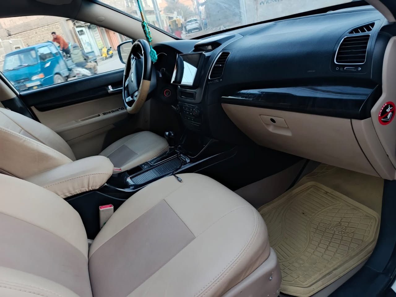 سورنتو مديل ٢٠١٤سيارة مكفولة من كشر ومكينة ٢٤٠٠دوش المرغوب سيارة حلوة وماناقصهة شي كاملة ومكملة ومواصفات البيهة حلوة والمرغوبة 
١.تحكم ٢.كامرة٣.اشاير بالمري ٤.حساسات ٥.دسك ٦.ويل كب ٧.سيارة حاكية ٨.شاشة كبيرة٩.سبعة راكب اصل ١٠.ثلاثة تبريد ١١.تخم تاير جديد تدقئة تبريد شرط سيارة حلوة ما جناي وبعد بيهة موصفات هواي السعر المطلوب ١٦٢وببها مجال حك الجية رقم كربلة سيارة احلى من الصور الشراي يتصل عل الرقم *********** مكلف بالنشر
