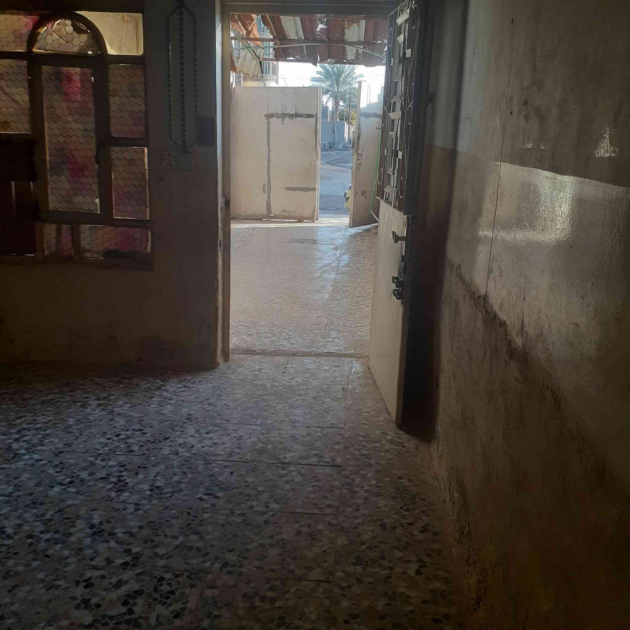 بيت للايجار ١١٠م يحتوي غرفه وكليدور وصاله ومطبخ وصحيات خارجيه حله حي العسكري قرب مدرسه الرحمن الابتدائيه  
***********
