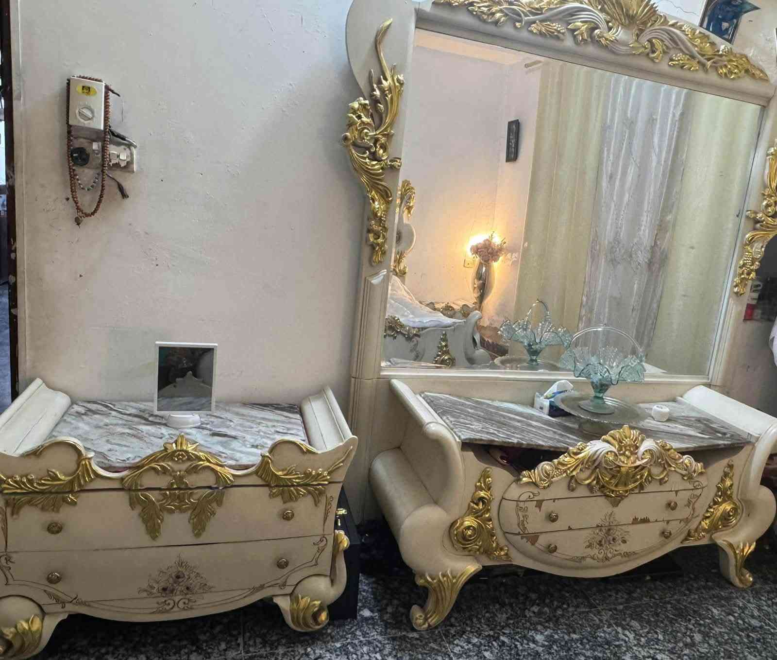 للبيع  غرفه كاملة
نظيفة جداً مصريه وخشبها زان باب اول
📍 الموقع: [الزعفرانيه]
💰 السعر: [مليون و 600] (وبيه مجال بسيط للطيبين)
📞  التواصل خاص أو واتساب: [***********]
