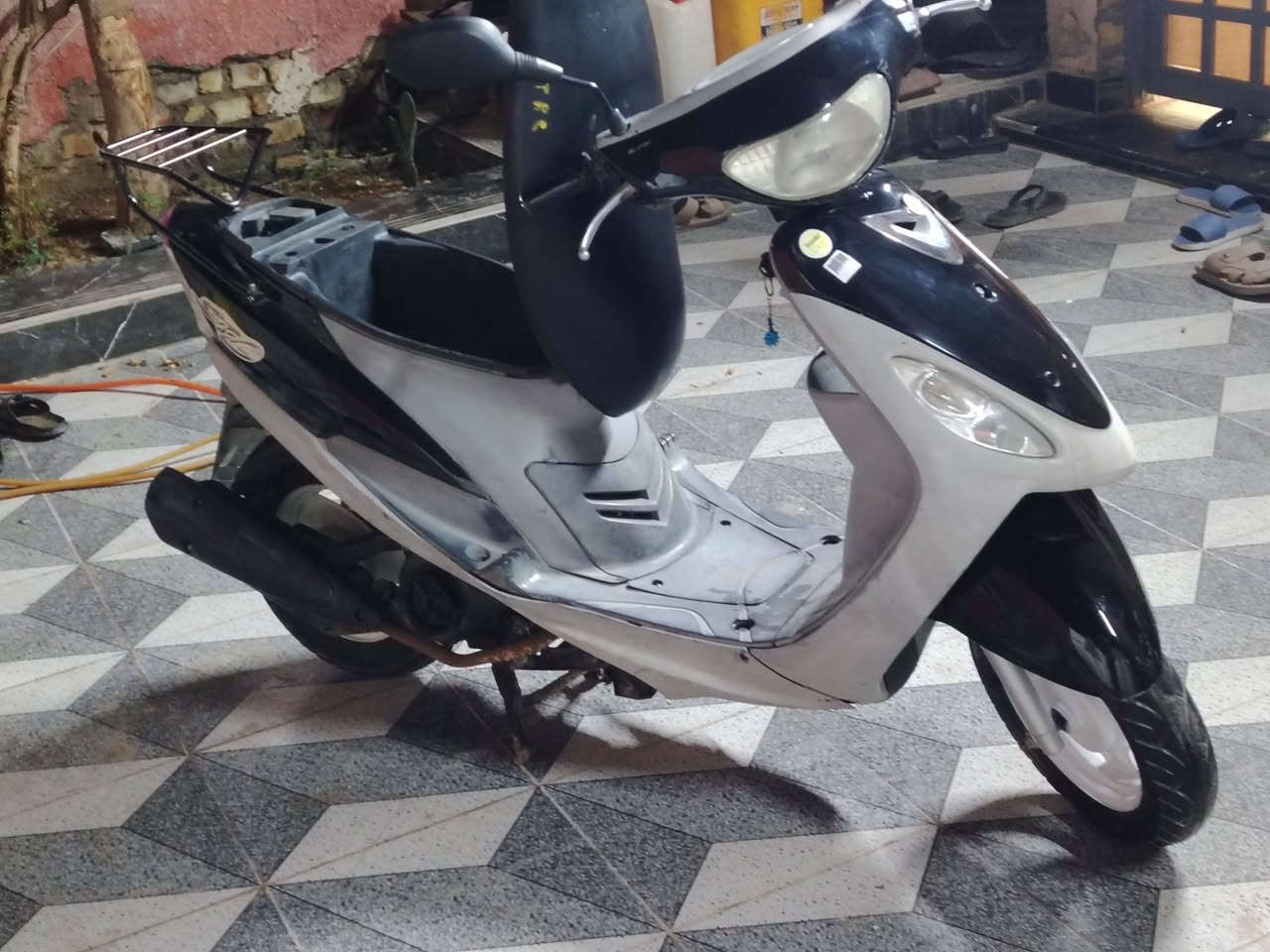 سلام عليكم دراجه ماكس البيع دراجه ما مفتوحه ونضيفه شوفت عينك كله شغاله السعر  650الرقم ***********
