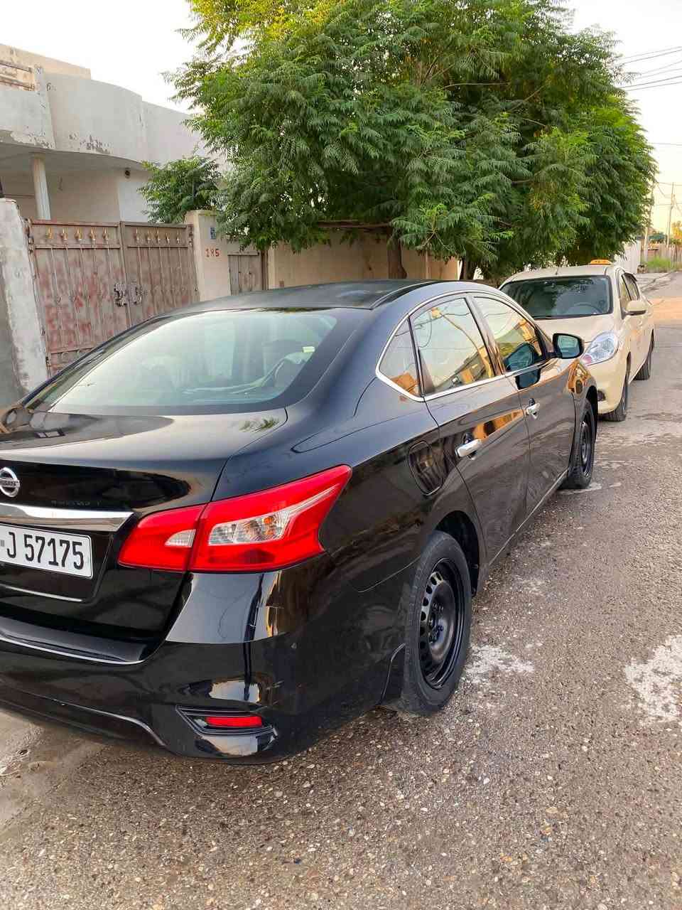 نيسان سينترا موديل 2018وارد امريكي 
مواسفاتs  زور جوان مايته وه  3بارجه ي بوياغه جه مكي بيشي هيه كه مك ژورى سياره به ناوى خومانه هموشتي نويه مه كينه گير به شه رته سنويى2030يه  بي ايرباكه
عينوان هه ولير*********** أربيل, العراق

