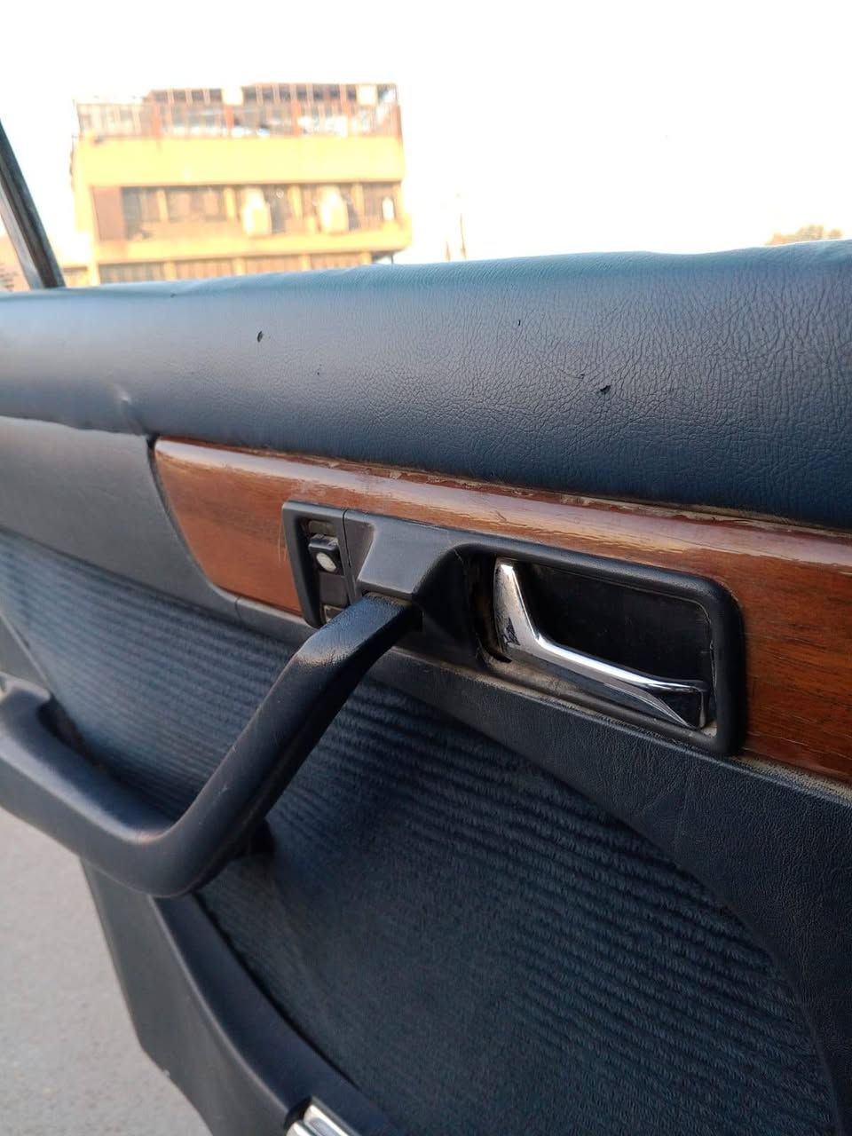 (((ارخص مارسدس بلعراق)))
سيارة بلادية ترايها للبصرة 
شلعة ومعدل تاكل الكاع
مارسدس رئاسي موديل 1985 
رقم شبه مميز 
حجم 280 مكينه تابوت
كير جديد خير من الله 
سيارة بدون حادث كشرها حلو يخبل مثل الصور
كهربائيات تخم تاير كله جديد غرفتها لون نيلي 
سنوية لل 30 
رقم دولي تحويل مباشر شرط التحويل 
لايت عالي ناصي زنون 
السعر:  36 وبيها مجال للطيبين
العنوان : بغداد الشعب يم سوك شلال 
الرقم : *********** خابر وتدلل ميكون خاطرك الا طيب 
والرقم بيه واتساب
