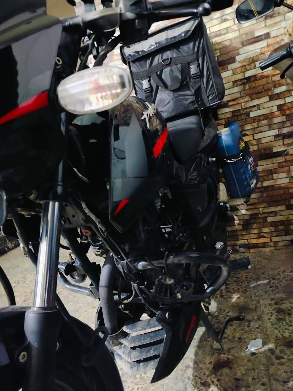 سلام عليكم دراجة للبيع بولسر نيون موديل 23 مرقمة بسمي مشروع وطني وبيهة طعجة بلتانكي خفيفة الرقم ***********
