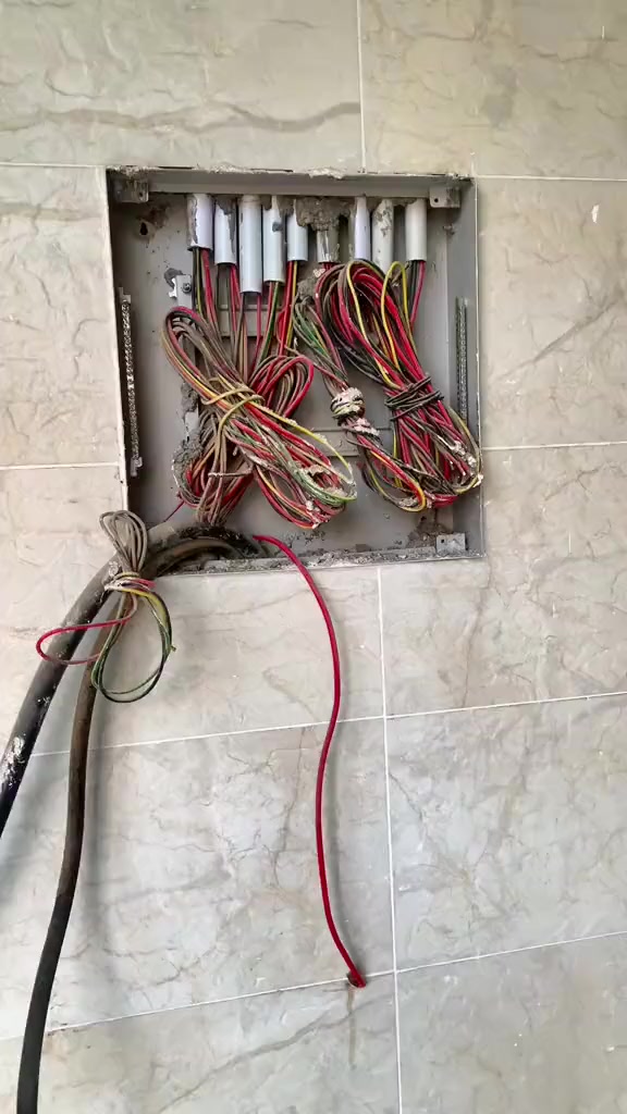 كهربائي منازل👷‍♂️
تأسيس وتنفيذ جميع الأعمال الكهربائية ⚡
تأسيس كهرباء المنازل والشقق والمحالات ✅

1 _ توزيع نقاط الإنارة 💡
2 _ توزيع البرايز 🔌
3 _ توزيع المكيفات ❄️
5 _ توزيع نقاط الستلايت 📡
6 _ توزيع نقاط السخانات 🚿
7 - توزيع الكاميرات 📷

اي استفسار الرجاء التواصل ع الرقم***********
      
العنوان الموصل
