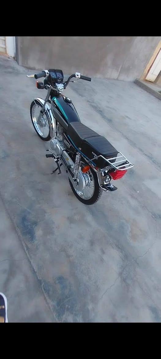 سلام عليكم دراجه للبيع.  اوراق اسكنر.   دراجه جديده.  2025 كهربايات شغاله.   مكينه مفتوحه.  مكان ابو رمانه.  رقم ***********  سعر. 750 وبيهه مجال
