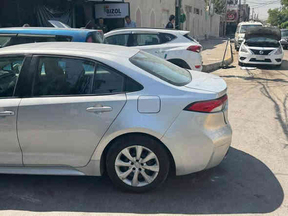 السلام عليكم 
كورلا 2020  Le
وارد امريكي 
حادثها  خفيف 
جاملغ خلفي و قبغ صندوك 
شاشه. كامره 
تحكم استيرن 
لايت زنون 
رادار امامي 
تحديد مسار 
السياره رقمً اربيل ب اسمي 
جاهزه بدون نقص 
علما السياره مال جناي صارلها 3 سنوات ع ايدي 
السعر 135 
للاستفسار ***********
بغداد العطيفيه بغداد
