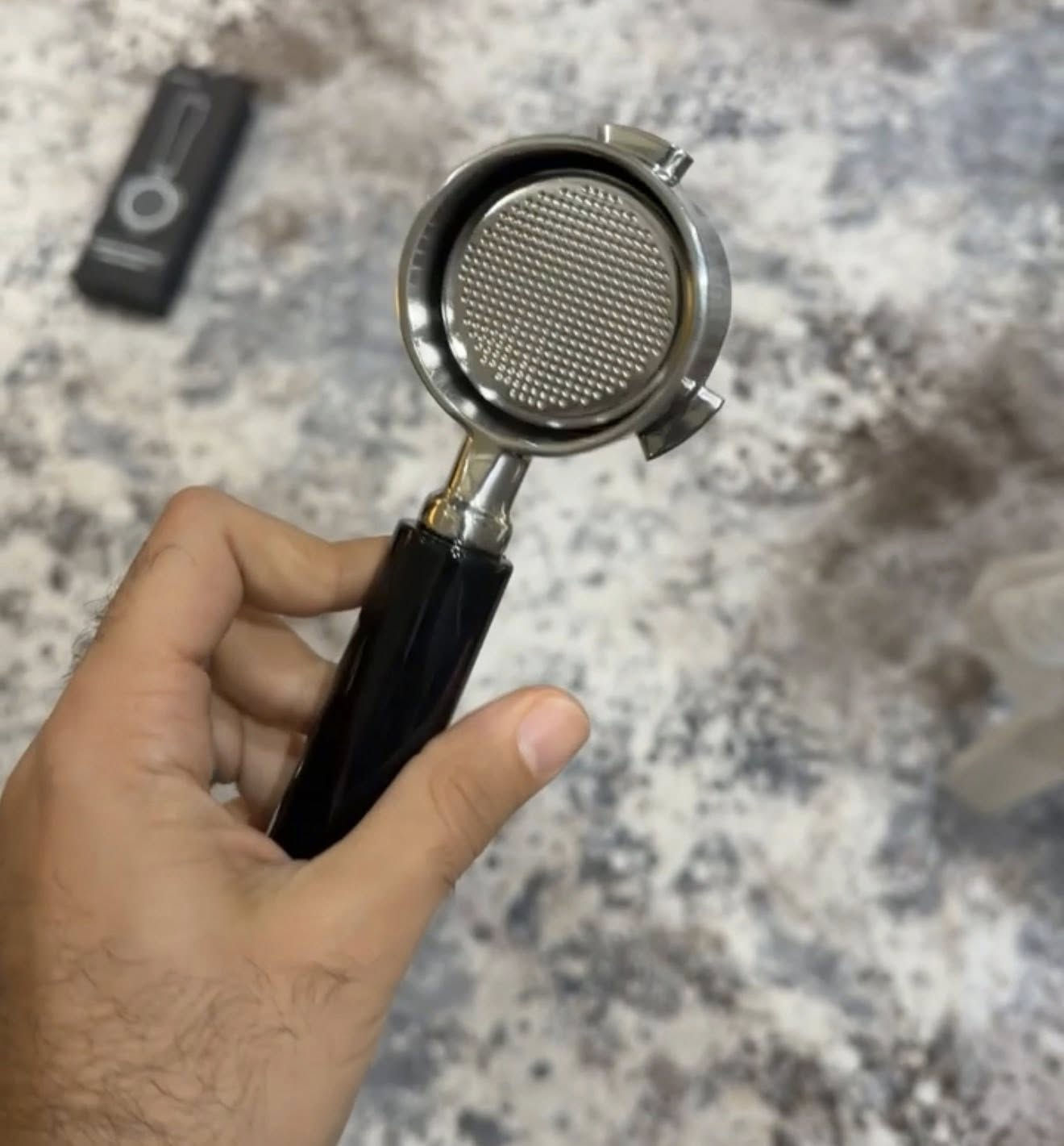 السلام عليكم 
ديلونجي ديدكا E685 للبيع استعمال شخصي اقل الشهر نظافة 100% وياها بورتفلتر مكشوف ستانلس ستيل ثقيل وتامبر وقاعدة بورتفلتر .
كل غراضها كاملة والكارتونة موجودة بكل تفاصيلها .
سبب البيع اخذت موديل احدث .
السعر المطلوب ٢٠٠ الف 
مكاني بغداد الحرية


**إذا كنت صاحب هذا الإعلان وتريد حذفه لأي سبب، رجاءا أرسل رسالة إلى الدعم الفني**