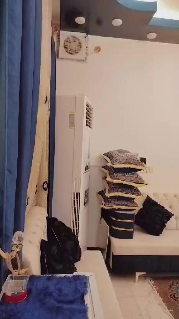 المكان ...
مركز ناحية الخيرات ( الدور )

بيت طابو صرف مساحة ٢٠٠ متر طابقين  بناء حديث سنة ٢٠٢٤ 

كونكريت مسلح + طابوق ..

الطابق الاول ...

● صالة ٥'١٣ × ٥'٥

● استقبال ١٠×٤ 

● مطبخ + حمام + تواليت + منور 

● محل تجاري صالون نسائي ٥×٣

● صحيات خارجيه 

● الطابق الثاني ...

● غرفة نوم عدد  ٢ 

● مطبخ خارجي 

● حمام + تواليت 

● صالة 

للعلم شارع ٨ متر تبليط + مقرنص + كهرباء 🔋  طوارئ + مجاري ثقيله ومياه امطار

● كافة الخدمات من دوائر دولة _ مستشفى 🏥 _ مدارس 

شغل البيت مهندس وشغل درجه اولى من كهرباء + ماء + ديكور 

بالعافيه على الشراي 

السعر بلاش ... بلاش ... 

٢٠٠ مع المجال بسيط جدا

ملاحظة 📝 

البيت مطلوب ٣٨ مليون للاسكان .... للاتصال   ***********
