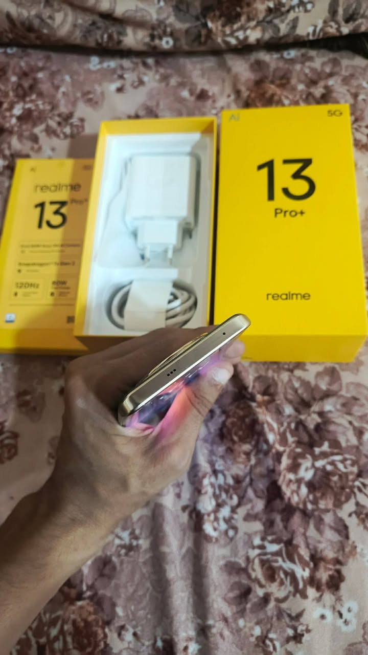 السلام عليكم للبيع او مراوسه وياه s22 الترا
ريلمي 13 برو بلص 5g
داكره 512
رام 12+12=24
نضافه جلخ مابي 100/100
شرط لا مفتوح ولا واصل مصلح 
استعماله شي قليل وضع شركه بعده 
كاميرته تخبل زوم 120x
شاحنته شريع تدعم 80W
بوبجي تدعم 90 فريم 
كامل ملحقاته 
الاستفسار علخاص او اتصال ع ارقام تاليه.. 
***********
***********
