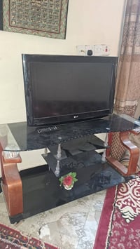 شاشه LG حجم 32 مع الميز  ٧٥ قفل 07711914870