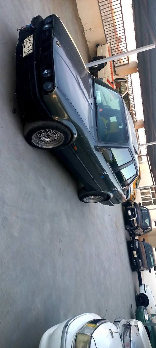 سلام عليكم للبيع بيئم زعره موديل 1990رقم بغداد مشروع وطني
كير مكينه شرط كير اوتماتيك 
تبريد ثلج صدر جديد تخم تاير غرفته جديده سياره جديده معنى الكلمه على فحص 
السعر 42$ورقه بيه مجال بسيط 
رقم الهاتف ***********
