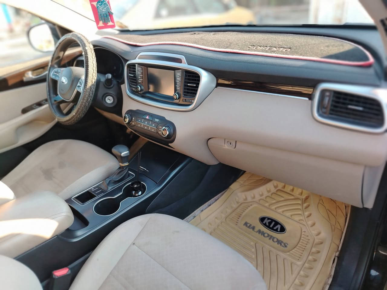 السلام عليكم سورنتو موديل 2020للبيع وارد أمريكي حادثها  دعاميه وربع بنيد فقط محرك 4سلندر 7 راكب سنويه نهايه 2027
بقيه الموصفات معروفه سياره جاهزه مابيه اي نقص مكان السياره بغداد السعر 170 مستعجل والشراي يتصل وبيه مجال بسيط الرقم***********  متواجد واتساب
