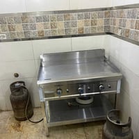 غراض مطعم مستعمله للبيع   الكرل قياس متر 500,000 الف طباخ عيون عدد ٢ 2...