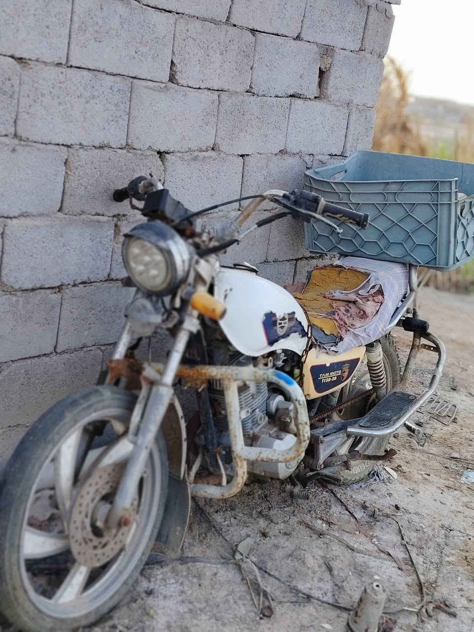 السلام عليكم دراجه للبيع جونده شغاله المكينه مالتهه بس الدراجه متروكه السعر 150 وبيه مجال مكاني بني منصور. رقم ***********
