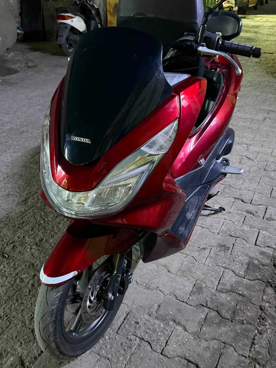 سلام عليكم دراجه pcx جيل الثاني للبيع دراجه خير من الله بي حساس زدحام + حساس ستان صفح + تچوه اصليه +تتفئه بل يدات بلاديه ماشية 42 الف + دراجه Jf دراجه ياباني  مكان الدراجه بغداد السعر 17 وبي مجال حك الجيه و لمو شراي ليتصل للاستفسار  ***********
