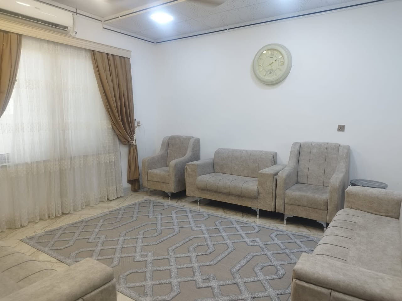 اعلان رقم (667)📢📢📢
————————
#دارللبیع مساحة 107متر مربع ركن
#فول سيراميك بناء حدث 
#الموقع دروازة
#خلف مطعم هيمن 
#فول خدمات
#استفسار
*********** واتساب📲
***********
_____________________
خانوو بۆ فڕۆشتن 107مەتر چوار گۆشە ڕوکن
فول کاشی و بینایی نوێیە
شوێن دروازة
پشت مطعم هێمن
فول خزمەت گوزاریە
*********** واتساب📲
***********
