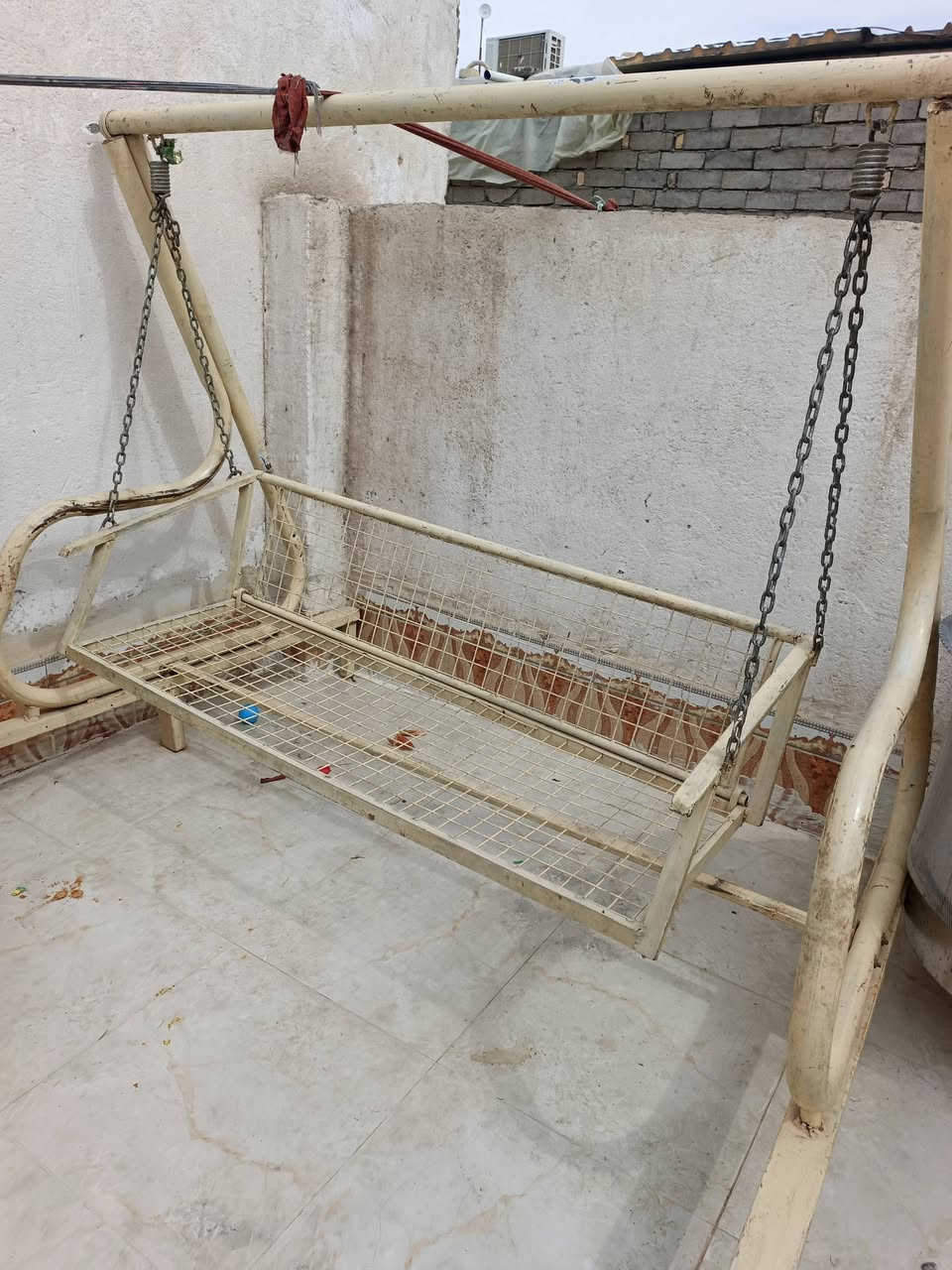 مرجوحه للبيع حديد ثقيل سعر ٢٥٠ وبيها مجال***********
