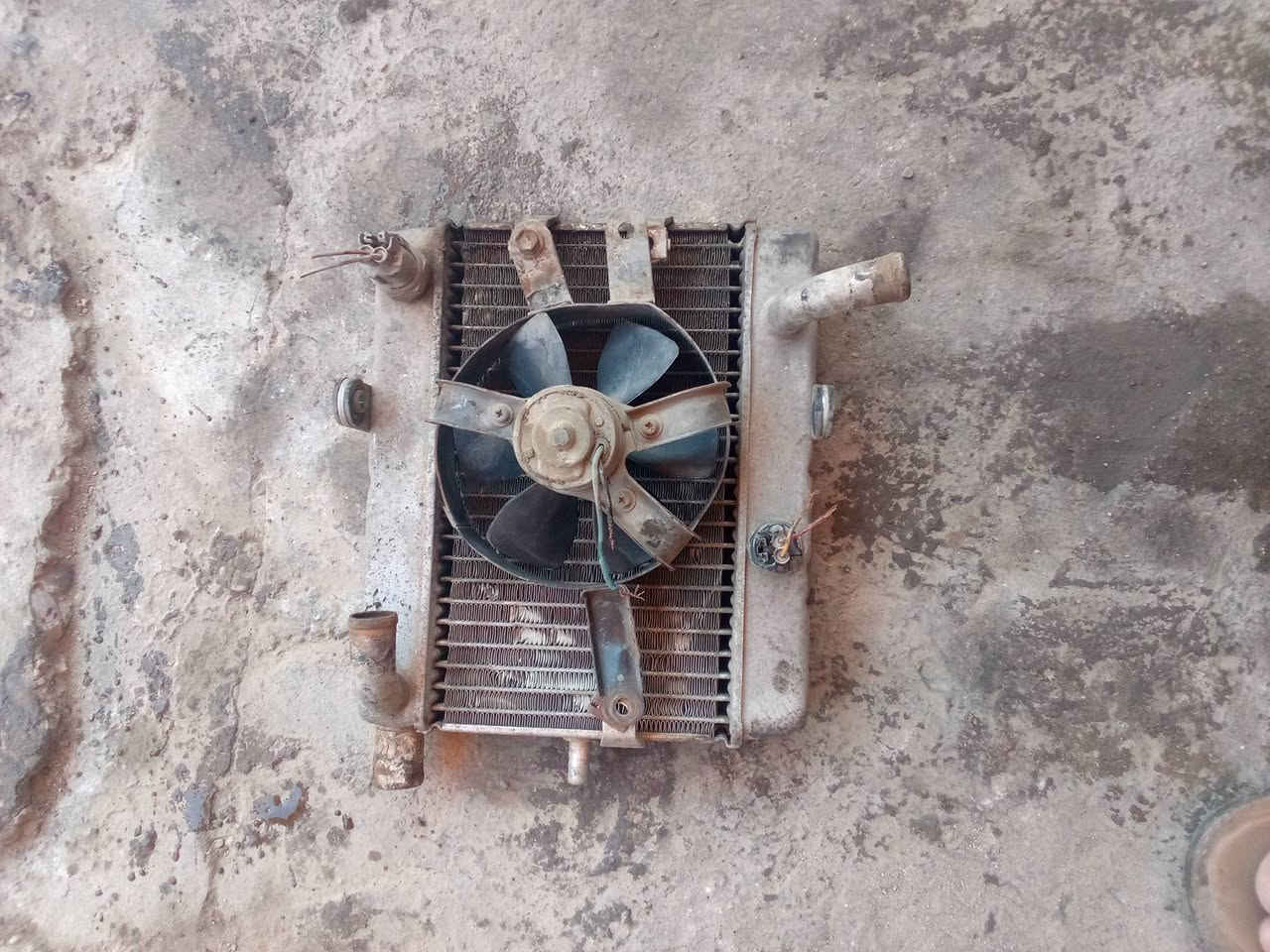 السلام عليكم شباب تم تفصيخ دراجة ماجستة تكرون دبل رون شتريد عندي اخوية عندي محرك كامل لاتنقيص ولاتبخير كامل فقط يخر اصورولفات للبيع مع شوتة وكابريتر ودبلات وكلجات جدد الله يشهد الي يفيدة يراسلني عندي كفرات بجم قماجي جنطة جوزة تأيرات عنابير افجوج شيعجبك موجود ظفيرة عقل العنوان الدورة الطعمة شباب هذا رقمي ***********مصطفى
